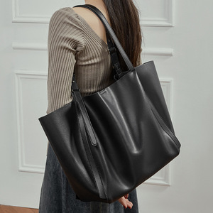 Sac fourre-tout en cuir véritable pour femmes, grande capacité, sac à bandoulière tendance, couleur unie, durable, toutes saisons, fermeture magnétique - Product Image 4