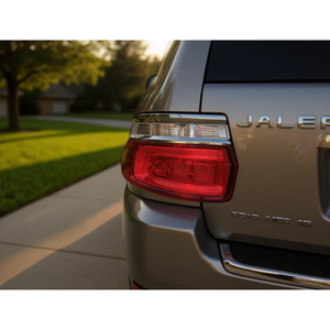 Conjunto de Luz Trasera Cromada para Jeep Grand Cherokee 14-16, Lado Derecho Exterior, Reemplazo de Sistema de Iluminación Automática Halógena/Xenón por C - Product Image 1