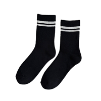 Chaussettes de sport pour femmes en gros, logo personnalisé, respirantes, confortables, décontractées, en coton blanc et noir, tricotées au printemps