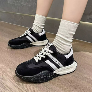 Chaussures de sport à semelle épaisse pour femmes, chaussures décontractées été et hiver - Confortables et antidérapantes - Product Image 1