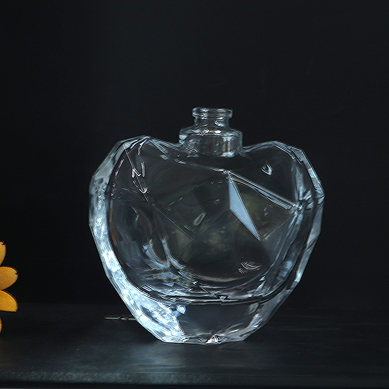 ユニークなデザイン 100ml ハート型香水ポンプボトル クリスタル香水蓋