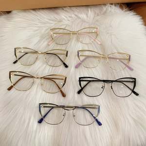 Gafas de Sol Fotocromáticas con Logotipo Personalizado 2025, Gafas de Ojo de Gato con Protección Anti Luz Azul, de Aleación que Cambian de Color, para Mujer - Product Image 4