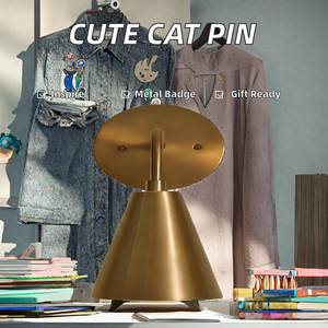 En gros, en stock : Pin's en émail souple en métal personnalisé, poli, avec citation inspirante et motifs chat et ours, idéal comme cadeau de mariage pour sacs et vêtements - Product Image 2