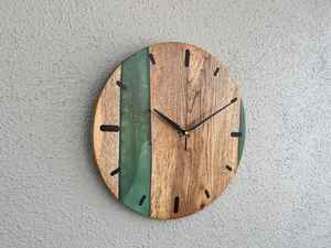 Reloj de Pared Moderno de Resina y Madera, Hecho a Mano, Duradero, Elegante, Funcional, Estilizado y Decorativo, Ideal para Sala de Estar - Product Image 5