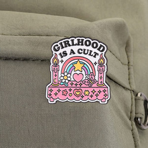 Pin de esmalte personalizado 'La juventud femenina es un culto', insignia metálica rosa, pin de solapa feminista divertido, regalo creativo para ella, decoración para mochila - Product Image 4