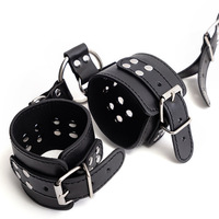 Accessoires SM populaires : Menottes inversées en PU et colliers connectés pour jeux de soumission, jouets sexuels alternatifs pour adultes