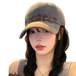 Casquette de baseball rétro américaine pour femme, style vieilli avec lettres, petite visière large et dessus souple - Product Image 1
