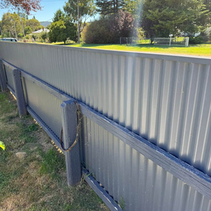 Clôture de <span class=keywords><strong>jardin</strong></span> extérieure fabriquée en Australie, clôture en tôle métallique <span class=keywords><strong>GAI</strong></span>, revêtement en poudre noire, résistante aux termites, ignifuge, clôture Colorbond - Product Image 4