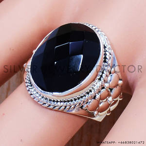 เครื่องประดับแฟชั่นอินเดียมาพร้อมพลอยออนิกซ์สีดำทรงรี ทำจากแหวนเงินแท้ 925 ขายส่งแหวนเงินจำนวนมาก - Product Image 2