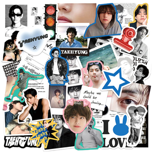 Venta al por Mayor de 50 Pegatinas de PVC de <span class=keywords><strong>Bangtan</strong></span> Boys V <span class=keywords><strong>Taehyung</strong></span>, Pegatinas de PVC del Grupo Idol KPOP, Resistentes al Agua, con Impresión UV, Barniz UV, Decorativas - Product Image 1
