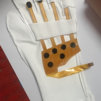 Gant à capteur de pression capacitif auto-développé, flexible, à détection tactile, pour la détection de gestes et le contrôle des prothèses