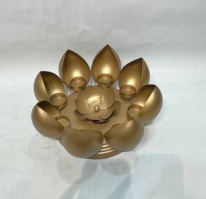 Portavelas Diwali Lotus Urli, una impresionante pieza decorativa festiva diseñada para realzar las celebraciones - Product Image 3