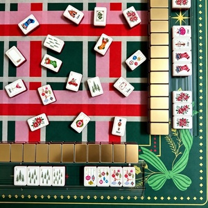 Jeu de mahjong américain sur le thème de Noël disponible en stock. Vente en gros de tuiles de mahjong personnalisées sur le thème de Noël pour usage domestique. - Product Image 1