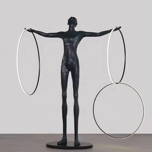 Lampadaire Minimaliste Noir en Résine Sculptée - Éclairage Moderne Silhouette Humaine Peint à la Main Moulage de Précision pour un Luxe Subtil - Product Image 6