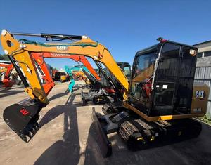 Miniexcavadora CAT 305.5 usada, lista para enviar, con cuchilla dozer incluida, para trabajos de demolición en sitios urbanos estrechos. - Product Image 1