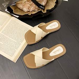 Pantuflas de gamuza suave de alta gama, aptas para uso en interiores y exteriores, pantuflas de invierno para mujer, cómodas y afelpadas, con función antideslizante. - Product Image 4