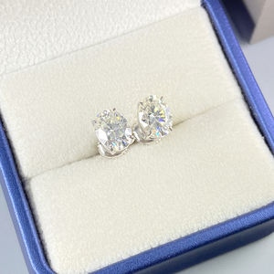 Orecchini FOXI in Argento Sterling 925 con Diamante Moissanite Ovale da 1,5 Carati, Montatura a 4 Griffe, Chiusura a Vite - Product Image 2