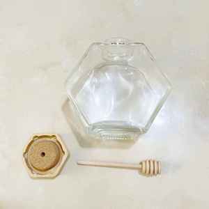 Tarro de miel de vidrio hexagonal de 100ml, 220ml, 380Ml, con cucharón de bambú, contenedor de miel con tapa de bambú de madera - Product Image 4