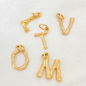 Colgantes y dijes de moda de acero inoxidable 316L chapados en oro PVD de 14K y 18K personalizados DIY para la fabricación de joyas - Product Image 5