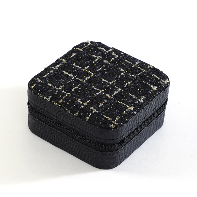 Petite boîte à bijoux carrée, parfum tendance, noir.
