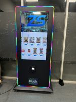 Distributeur automatique de cartes TCG avec écran tactile de 43 pouces, 264 emplacements, pour centre commercial, avec paiement Nayax