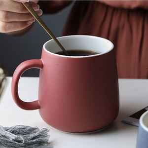 Tasses à café en céramique modernes et simples de grande capacité, mugs à thé, gobelets à lait en porcelaine fantaisie avec poignée pour cadeau de Noël - Product Image 6