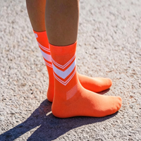 Chaussettes de course et de cyclisme personnalisées de haute qualité pour hommes, vente en gros, chaussettes de sport athlétiques respirantes en nylon, chaussettes de compression mi-mollet en gros