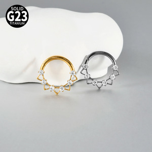 Anneau de nez en titane F136 ajouré triangulaire avec zircone cubique, bijou de piercing 16G, anneau de segment d'oreille pour cartilage, plaqué or PVD, vente en gros OEM - Product Image 1