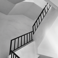 Rampe d'escalier incurvée en acier inoxydable Prima avec balustrade en verre pour hôtel, commerce et appartement