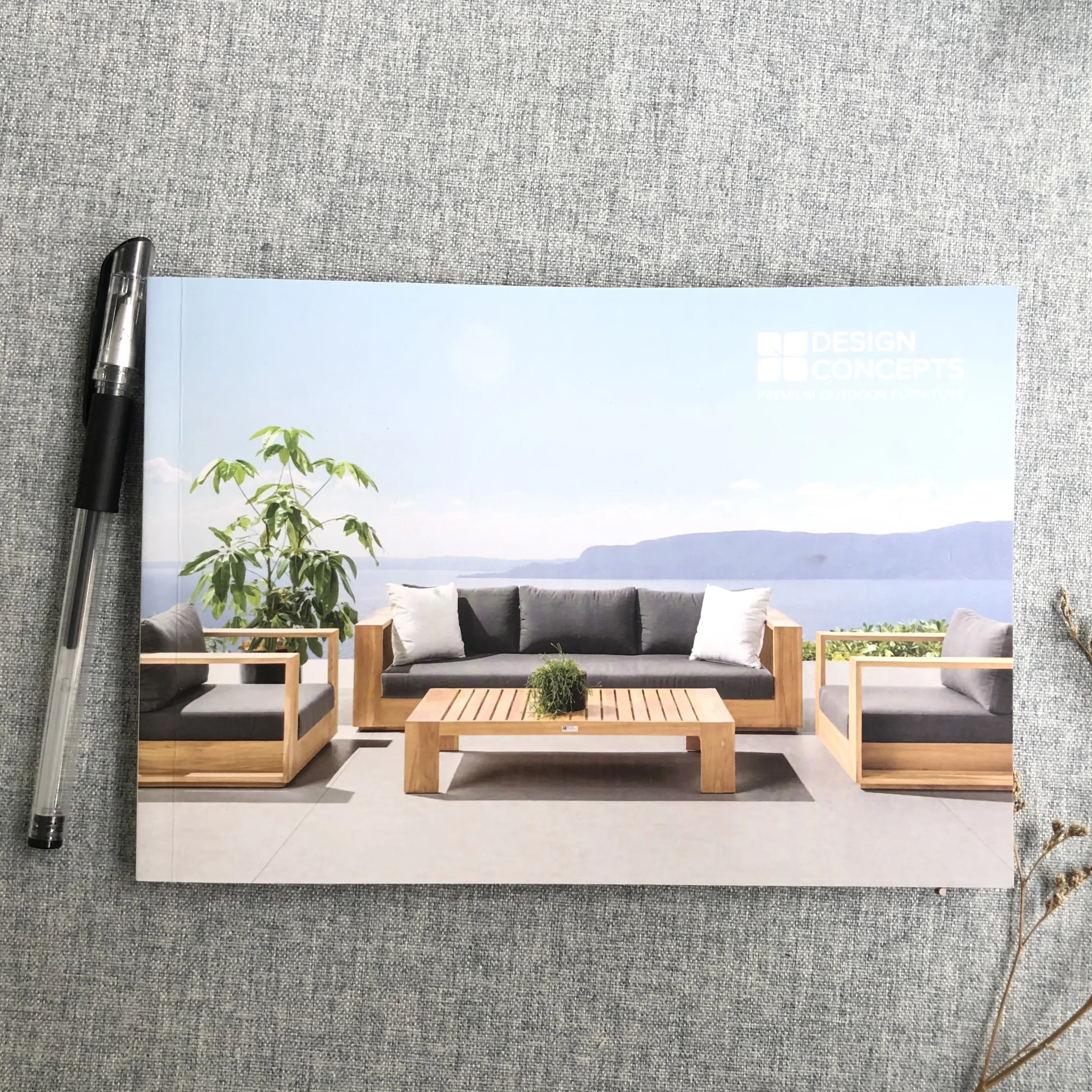 Brochure economica dal design personalizzato con la stampa dei tuoi volantini di design opuscolo di stampa pubblicitaria