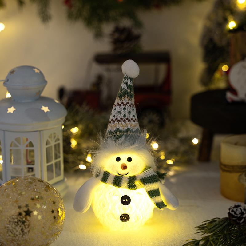 Bonnet bonhomme de neige lumineux tricoté vert foncé