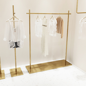 Porte-vêtements <span class=keywords><strong>de</strong></span> <span class=keywords><strong>magasin</strong></span> <span class=keywords><strong>de</strong></span> vêtements <span class=keywords><strong>de</strong></span> luxe léger et écologique, en acier inoxydable, plaqué or titane électrolytique - Product Image 1