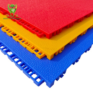 El piso entrelazado de polipropileno ecológico más vendido utilizado para pisos de cancha de fútbol, pisos de ensamblaje de cancha de fútbol para o - Product Image 4