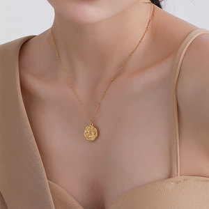 Collar con Colgante Floral de Acero Inoxidable Hipoalergénico Chapado en Oro para Mujer con Cadena de Varias Capas, Elegante Regalo de Joyería - Product Image 4