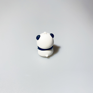 Llavero de la Fortuna con Panda Jugando al Mahjong para Atraer la Riqueza - Colgante para Llaves de Coche, Adorno Decorativo para Mochila Hecho de PVC o Resina - Product Image 5