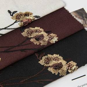 Vente directe d'usine, tissu en maille tricotée de style national Hanfu, bordure en dentelle, 100% rayonne, broderie classique de fleurs et de perles - Product Image 1