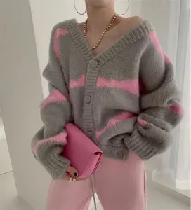 批发时尚女性针织毛衣开衫外套灰色和粉色色块毛衣针织v领夹克带纽扣