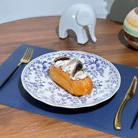 Assiette ronde en céramique bleue à fleurs de style britannique vintage, passe au lave-vaisselle et au micro-ondes, pour la décoration de la table à la maison