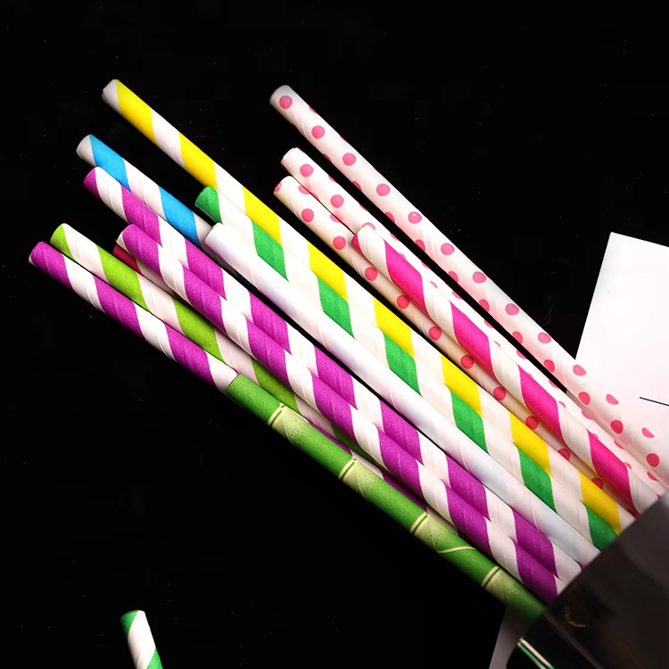 Environmentally Friendly Biodegradable Disposable Food Grade Paper Straws Customizable Size Logo Christmas Design for Takeaway