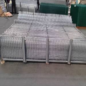 Prix du <span class=keywords><strong>grillage</strong></span> <span class=keywords><strong>rigide</strong></span> 3D pour clôtures, poteaux et bavoirs – Comparaison des clôtures en <span class=keywords><strong>grillage</strong></span> 3D avec les clôtures traditionnelles - Product Image 5