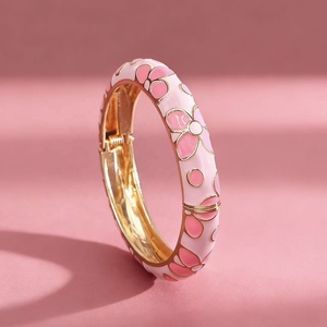 Pulsera Vintage de Aleación con Flores Coloridas y Baño de Oro para Mujer, Estilo Ins, Delicada, Moderna, Retro, Versátil y Encantadora - Product Image 3