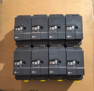 Variador de Frecuencia Variable (VFD) Trifásico SC3-043-11K de 380V y 11KW para Control de Velocidad de Motores Industriales - Product Image 1