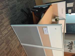 مكتب حديث قابل للتمديد من الألومنيوم، مقصورات قابلة للتحويل تتسع لـ 2-8 أشخاص، محطة عمل لمركز الاتصال، طاولة مكتب مع فواصل - Product Image 6