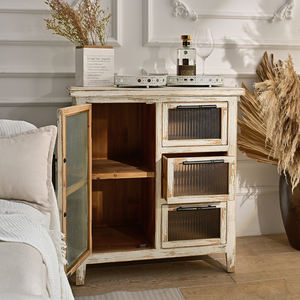Buffet multifonctionnel en bois massif INNOVA, blanc rustique, avec tiroirs de rangement et porte en verre, style ferme, pour le salon - Product Image 4