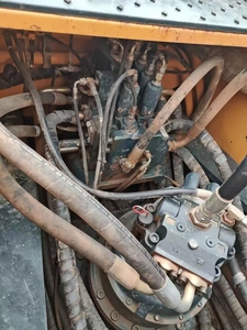 Excavatrice sur chenilles Hyundai 305LC-9T de 30,5 tonnes, état excellent, moteur Cummins, boîte de vitesses et pompe d'origine coréenne - Product Image 4