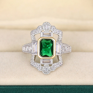 Anello di Lusso con Taglio Principessa per Donne, Gioiello da Dito Audace ed Elegante - Product Image 4