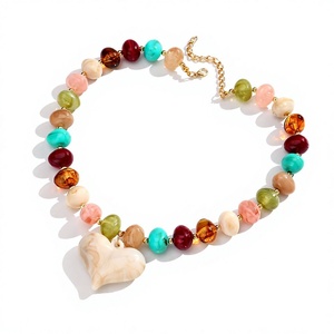 Collier fantaisie de qualité supérieure en résine colorée, bijou tendance et élégant, chaîne plaquée or, pièce maîtresse mignonne pour femme - Product Image 5
