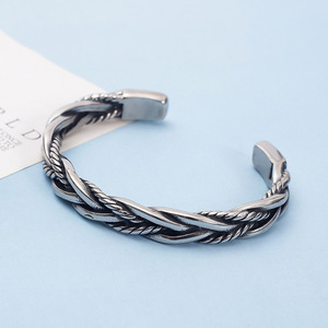 Pulsera de acero inoxidable trenzada vikinga de moda, brazalete de cuerda nórdica <span class=keywords><strong>para</strong></span> <span class=keywords><strong>hombres</strong></span>, joyería personalizada vikinga moderna, regalo nórdico hecho a mano - Product Image 3