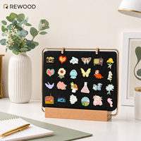 Présentoir de bureau personnalisé pour épingles en émail avec 6 pages en feutre velours, base en bois et cadre métallique pour collection et rangement de badges