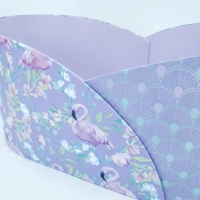 Boîte cadeau de luxe avec logo personnalisé, boîte en forme de cœur avec couvercle, boîte en carton imprimée flamant rose, boîte en carton violette en vrac pour l'emballage de fleurs de mariage